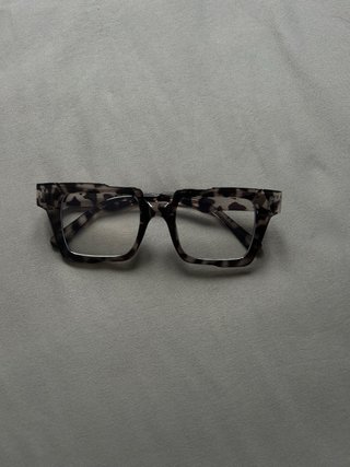 Gafas sin graduación con montura estampada