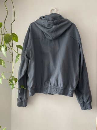 Chaqueta con capucha STWD