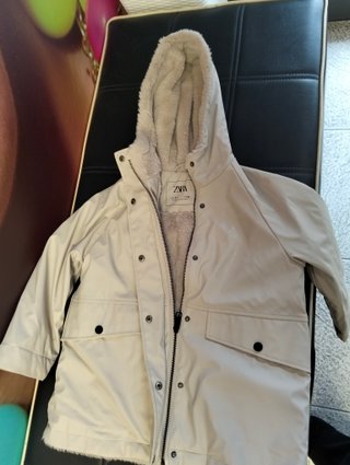 Cazadora Zara Beige con Forro      Talla 6/7 y 8/9