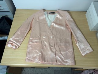 Traje de dos piezas satén rosa palo ZARA (Talla S)