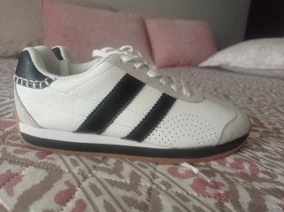 Zapatillas chica nuevas.