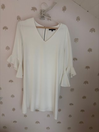Vestido Blanco Roto con Mangas Volantes