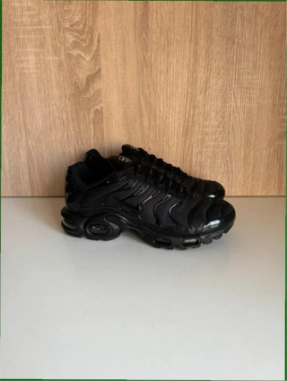 Nike Air Max Plus Triple Black Talla 37.5