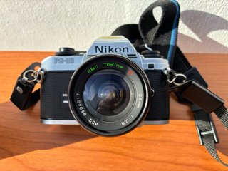 Cámara Analógica Nikon FG-20 y 3 Objetivos Tonika