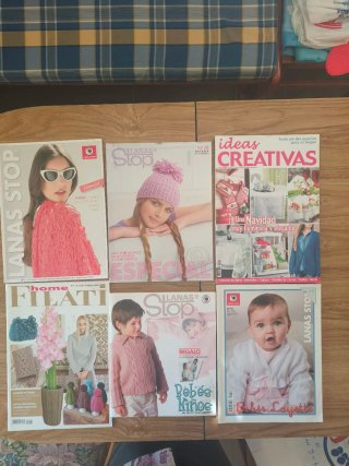 Lote 4 - 6 revistas  de labores 10 €