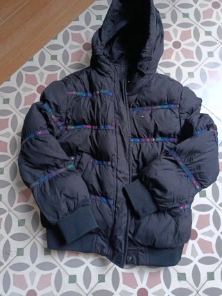 Chaquetón Negro con Capucha para Niña