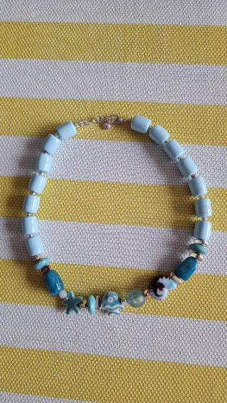 Collar de cuentas azul y turquesa