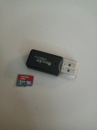 Adaptador USB y Tarjeta Micro SD 64GB