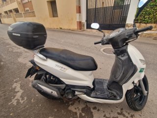 Scooter Peugeot Tweet 125