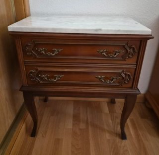 Mesita de noche de madera con tapa de piedra