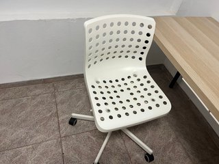 Silla de escritorio blanca