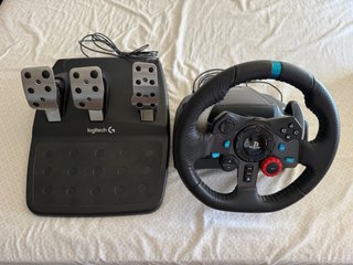 Volante Logitech G29 con Pedales