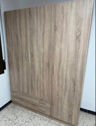 Armario de madera