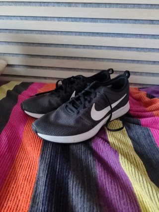Zapatillas Nike Negras y Blancas