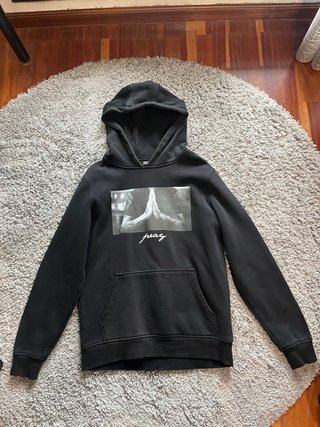 Sudadera Negra con Capucha Pray