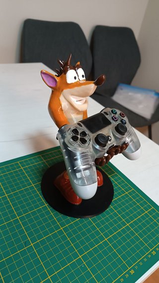 Soporte para mando Crash Bandicoot
