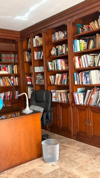 Librería de Madera Clásica