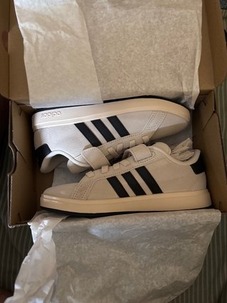 Zapatillas Adidas Blancas y Negras