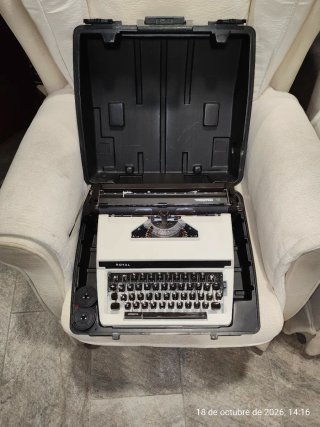 Máquina de escribir Royal Express 12