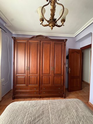 Armario de Madera Clásico