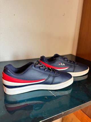 Zapatillas Fila Azul y Rojo