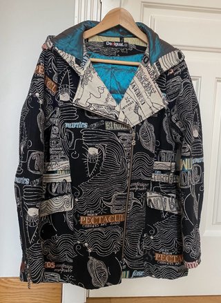 Chaquetón Desigual estampado