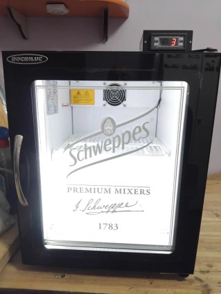 Nevera expositora DOCRILUC Schweppes