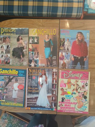 Lote 5 - 12 revistas de labores 10 €