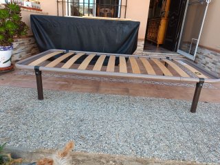 Somier de láminas con patas