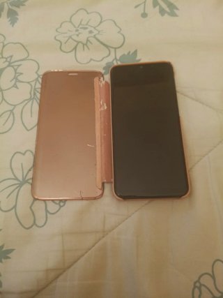 Móvil con funda tipo libro