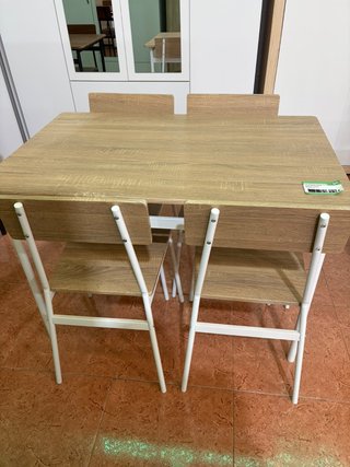 Mesa de Comedor y 4 Sillas Estilo Industrial