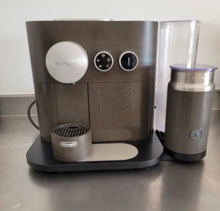 Cafetera Nespresso De'Longhi