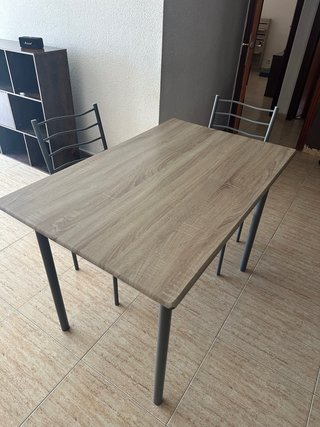 Conjunto de mesa y 3 sillas