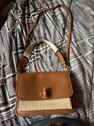 Bolso bandolera marrón y beige