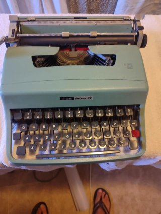 Máquina de escribir Olivetti Lettera 32