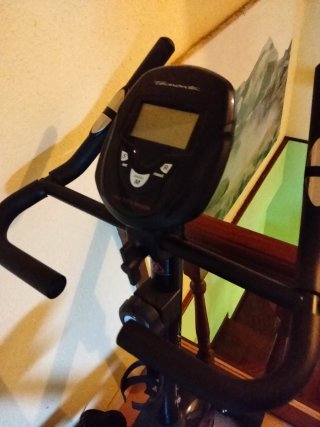 Bicicleta Estática con Pantalla Digital