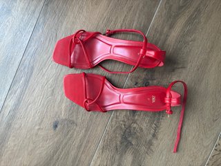 Sandalias Rojas Tacón Bajo Zara Talla 37
