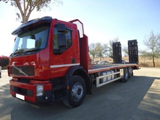 Volvo FL 320-CAMIONES PORTAMAQUINARIAS