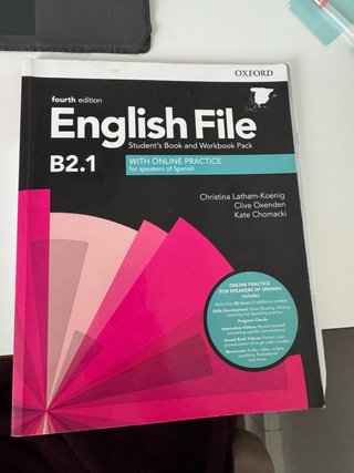 English File With Online Practice for Speakerts...