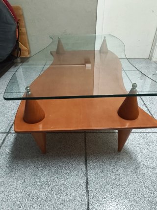 Mesa de centro con sobre de cristal