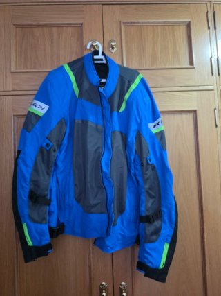 Chaqueta de moto RTech azul y gris