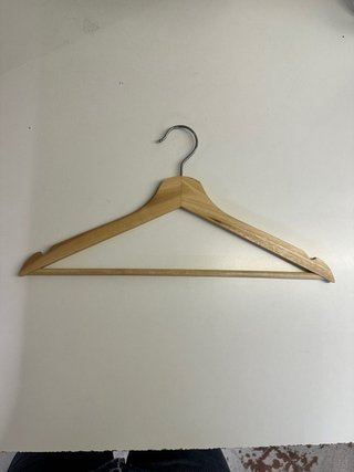 Perchas de madera IKEA