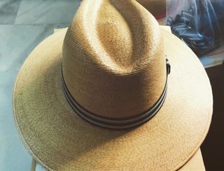 Sombrero de palma tipo Panamá
