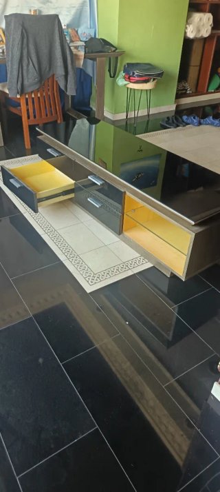 Mueble de Comedor Negro y Madera