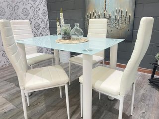 Mesa de Comedor con 4 Sillas