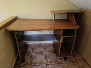 Mesa de ordenador de madera