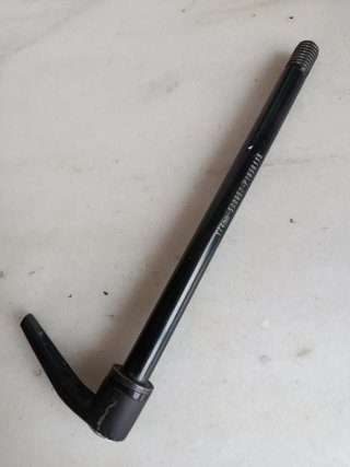 Eje pasante trasero 12x174 mm