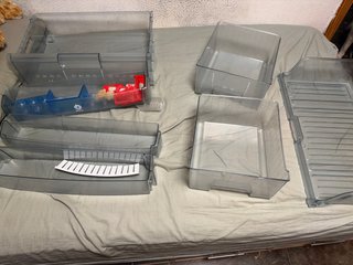 Set de cajones y bandejas para frigorífico Balay