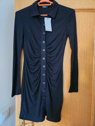 Vestido corto negro Stradivarius