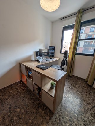 Escritorio LAGKAPTEN y Estantería Kallax IKEA